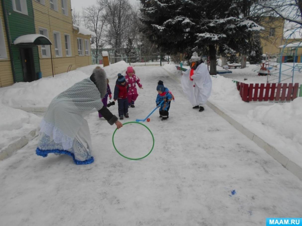 Спортивные развлечения зимой на улице в доу. Развлечение зимние забавы в средней группе детского сада. Спортивный праздник зимние забавы. Зимние забавы в детском саду на улице. Зимний спортивный праздник в детском саду.