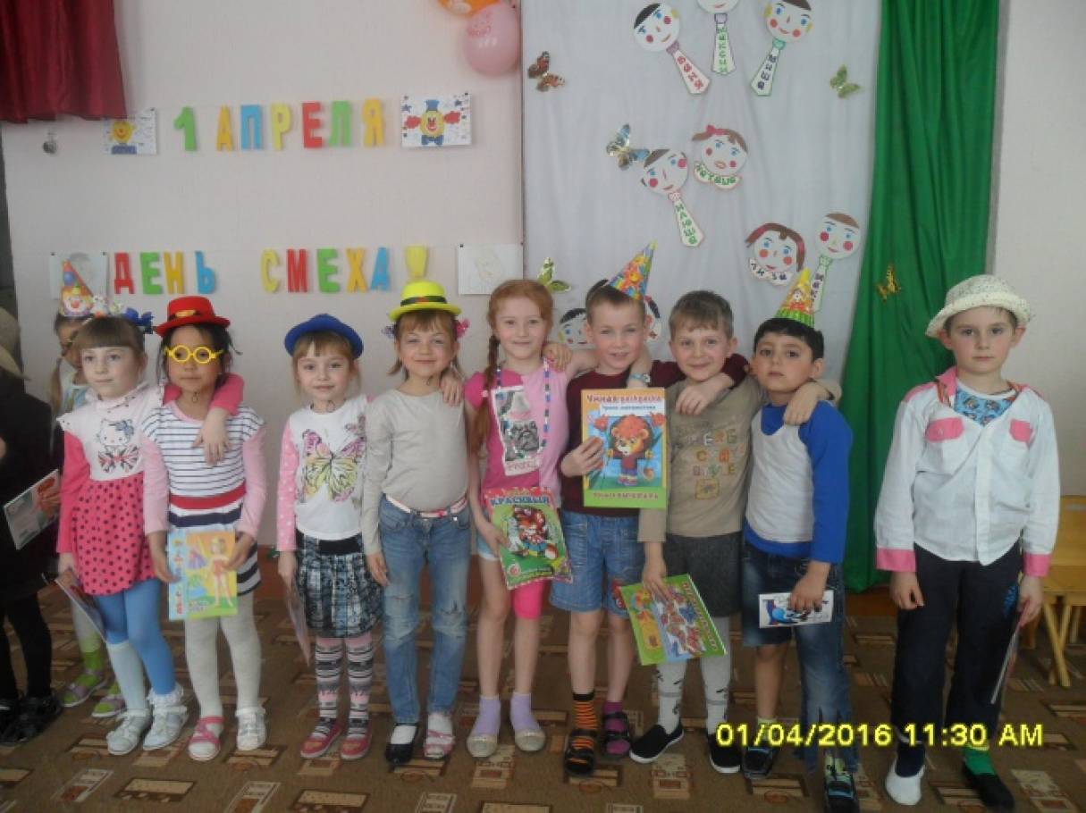 смех в подготовительной группе. детский садик. развлечение в старшей группе на тему день смеха. день смеха в детском саду младшая группа. костюм ребенку на день смеха.
