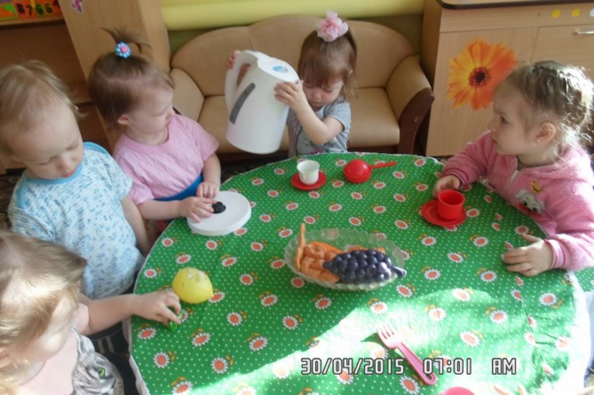 Сюжетно Ролевая игра полезные продукты. Дети играют в школу в детском саду фото. Семья сюжетная игра средняя группа