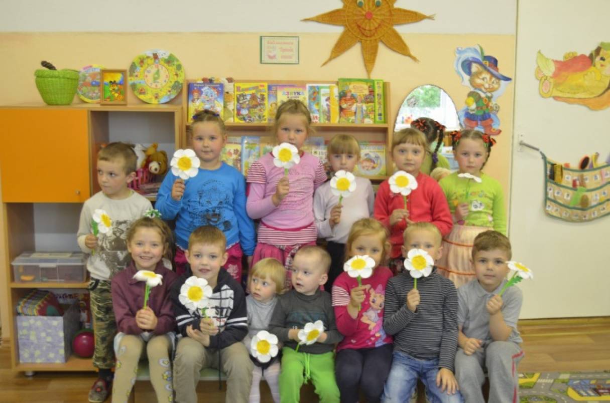 Мастер-класс поделки из ватных дисков «Ромашка» ко Дню семьи, любви и верности Фото Мастер-класс поделки из ватных дисков «Ромашка» ко Дню семьи, любви и верности