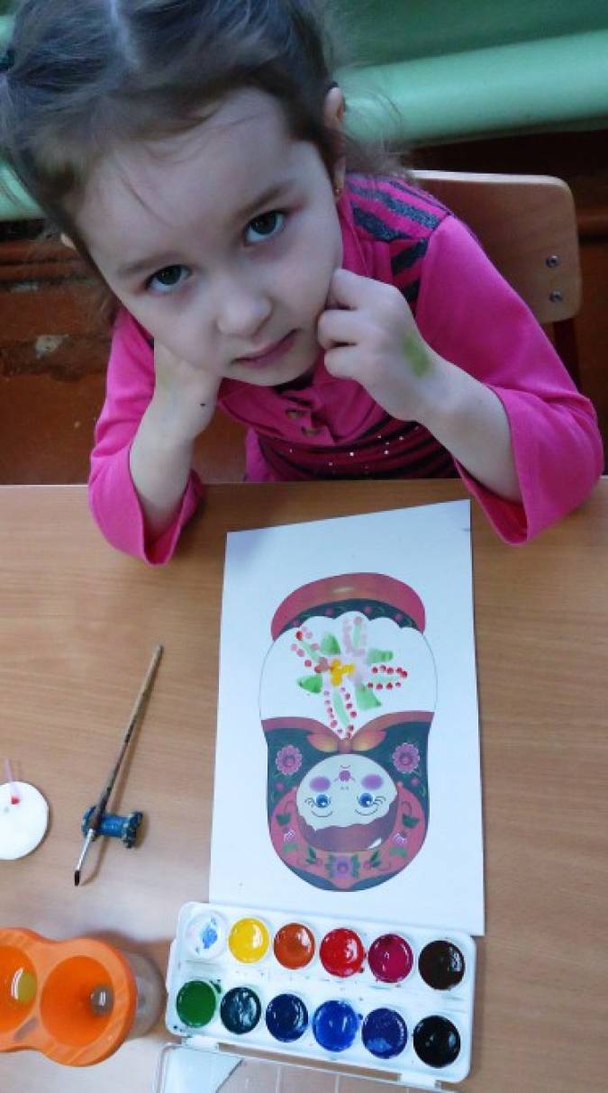 Раскрасить матрешку с ребенком 4 года