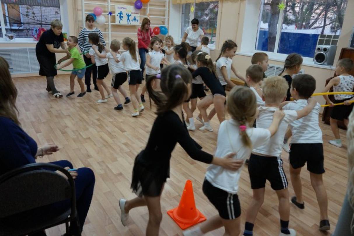 картинка дети маршируют. спортивные марши для детей в детском саду. дети маршируют. спортивные марши для детей в детском саду. спортивные марши для детей в детском саду.