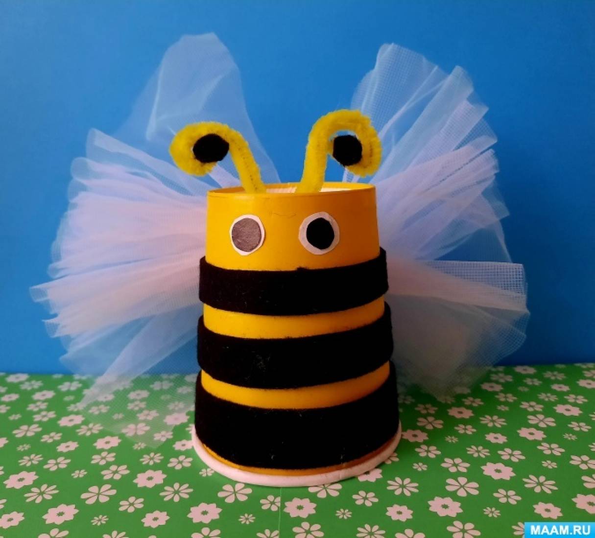 Театральная игрушка из бумажного стаканчика, фетра и фатима «Пчёлка» для детей младшего дошкольного возраста