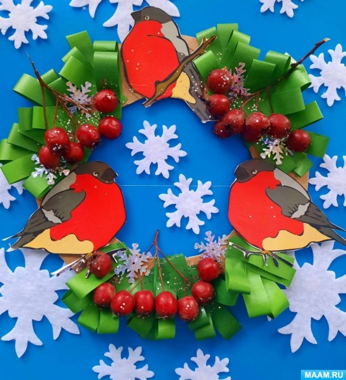 Мастер-класс по созданию праздничного венка из картона, подручного и природного материала «Снегири» ко Дню снегирей на МAAM