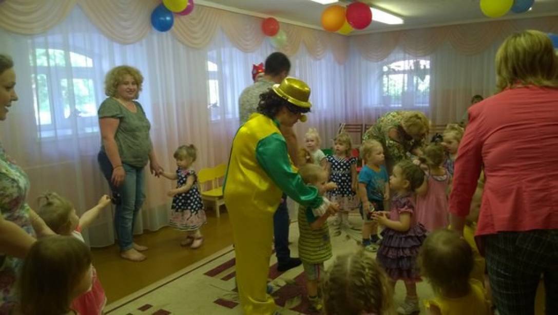 Музыкальный досуг для детей 2-х лет и их родителей «Магазин игрушек» Фото Музыкальный досуг для детей 2-х лет и их родителей «Магазин игрушек»