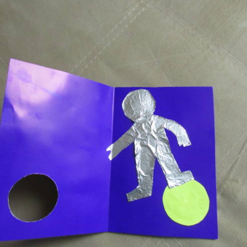 Поделка ко дню космонавтики из фольги. Поделка ко Дню космонавтики. Поделка ко Дню космонавтики в детский сад.