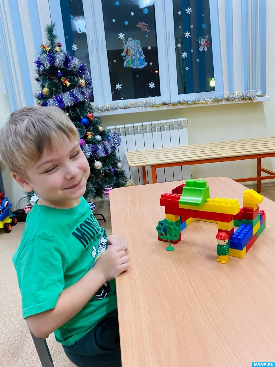 Смотреть фотографию №1 Фото №1 Ход занятия Воспитатель Наша Земля голубая планета Воздухом свежим и солнцем одета Горы равнины леса и поля Всё это наша планета Земля