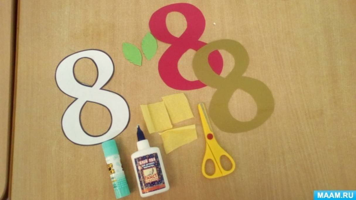 оформление центральной стены к 8 марта