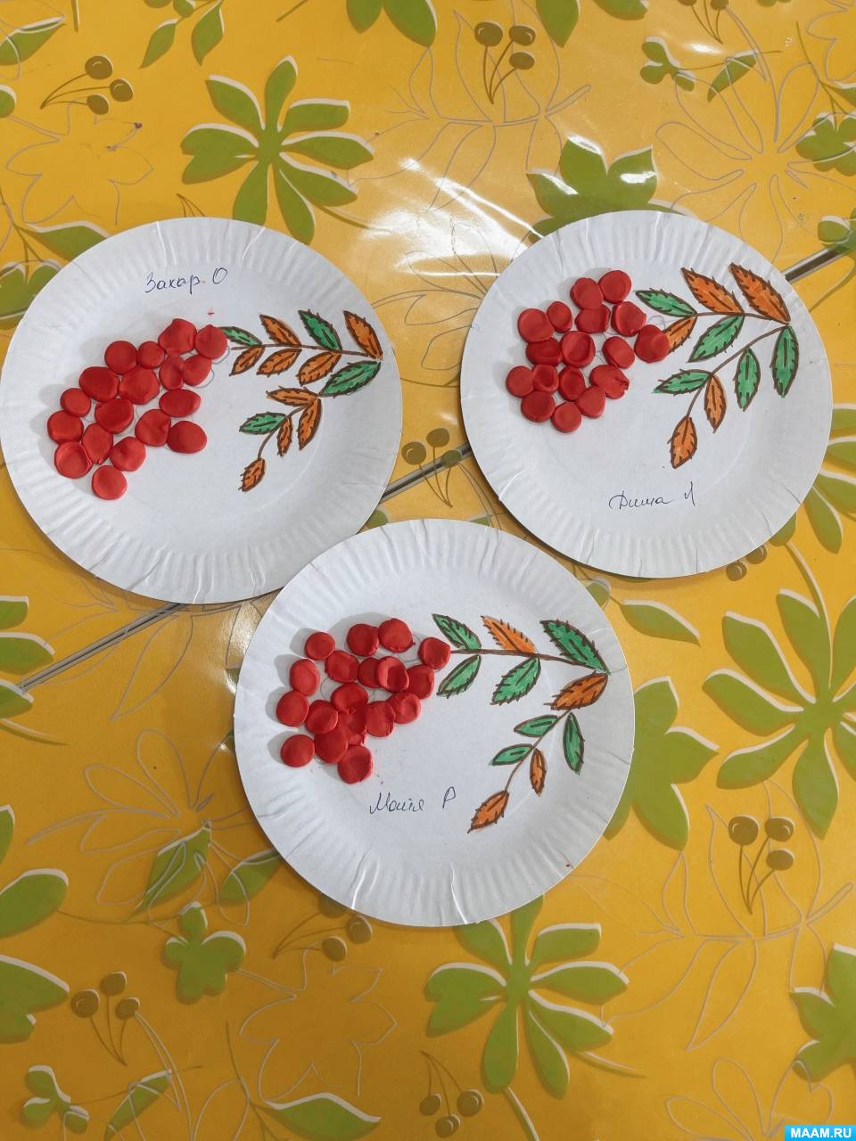 Ветка рябины из пластилина