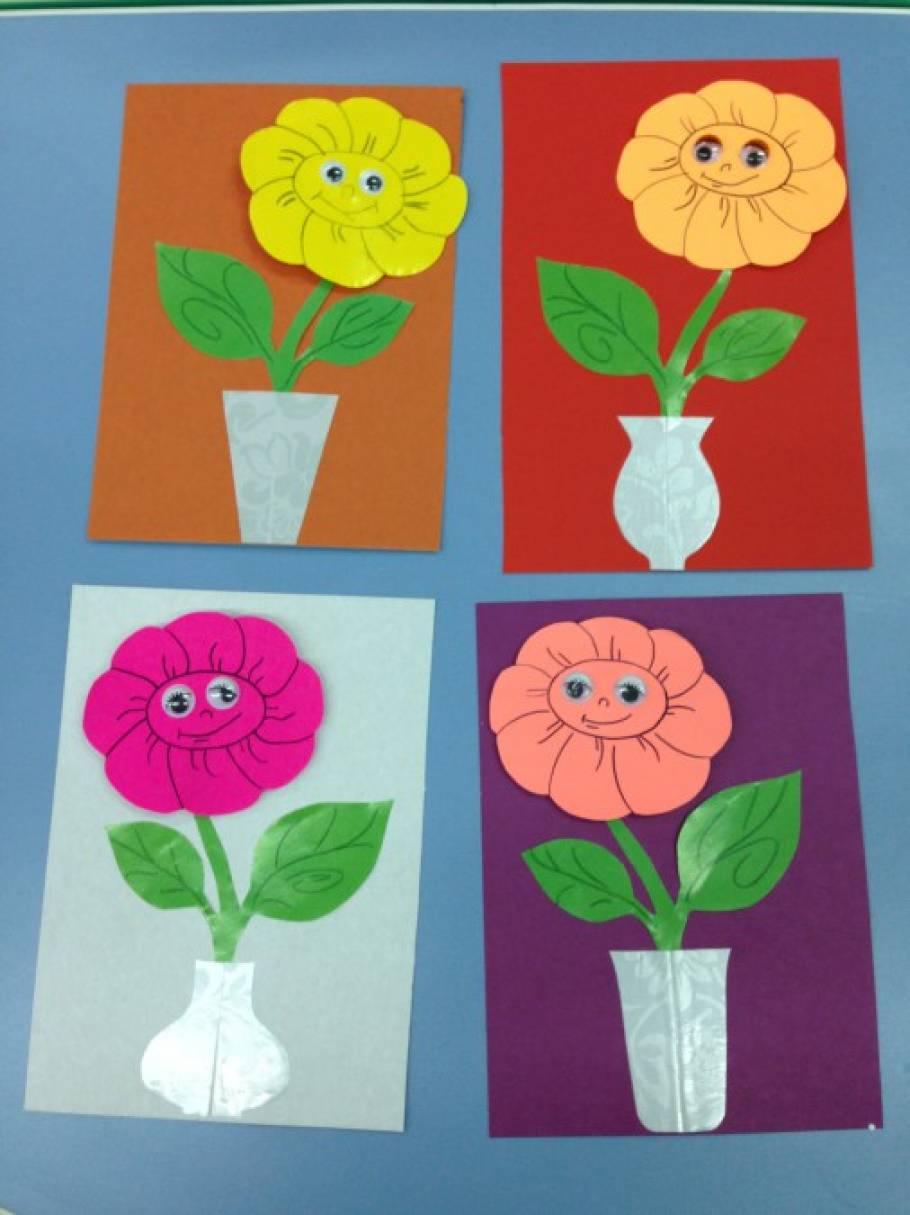 Цветы аппликация подарок маме. Аппликация цветы в старшей группе детского сада. Цветы для мамы средняя группа. Аппликация цветы для мамы. Аппликация на тему цветы в младшей группе.