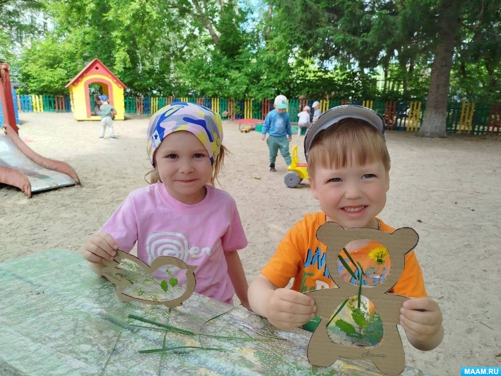 Фотоотчет о прогулке и создании аппликации из природного материала на скотче в группе раннего возраста