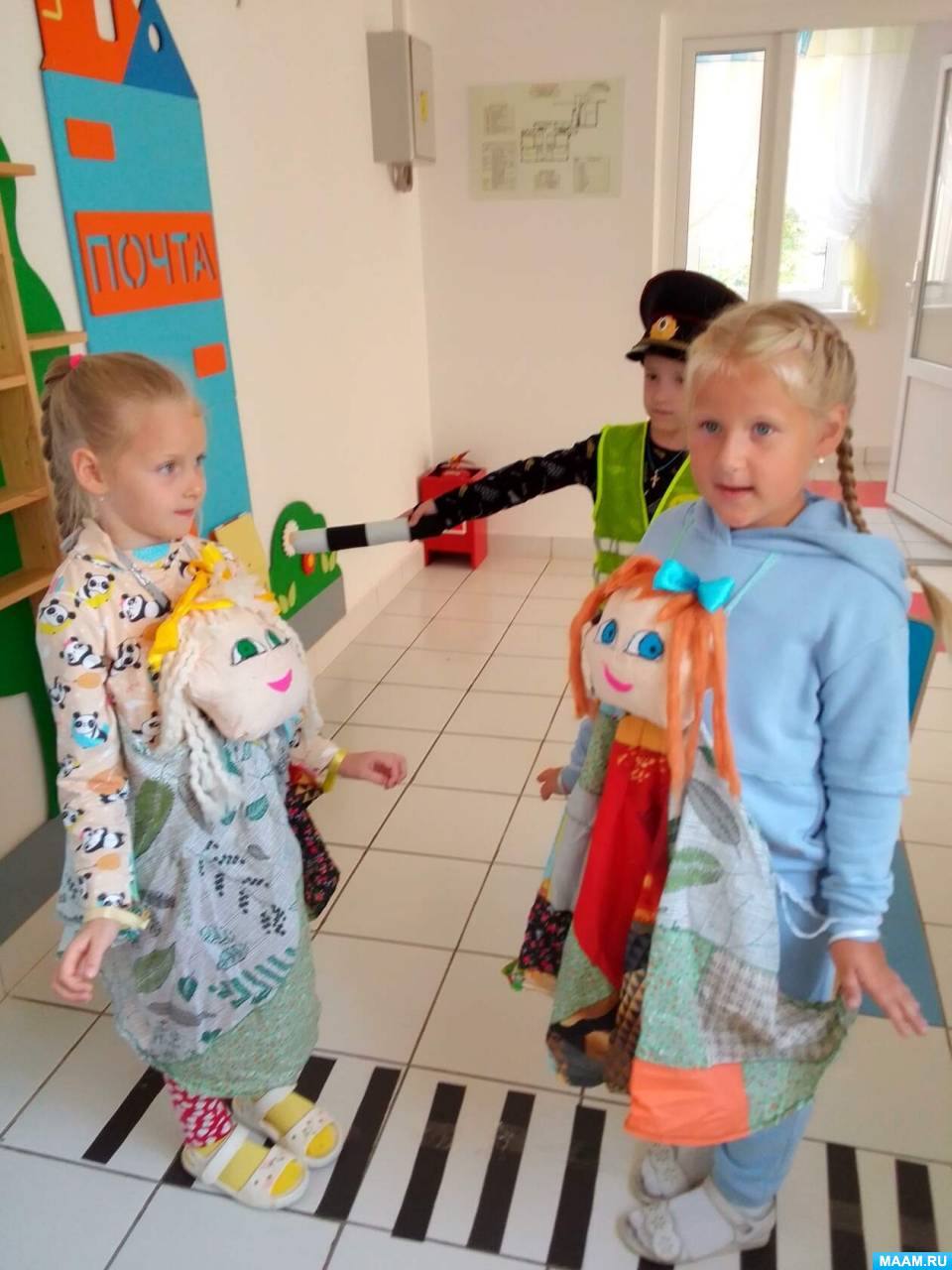 Игра-тренинг «Как Машу и Дашу учили ПДД пешеходов» с использованием ...