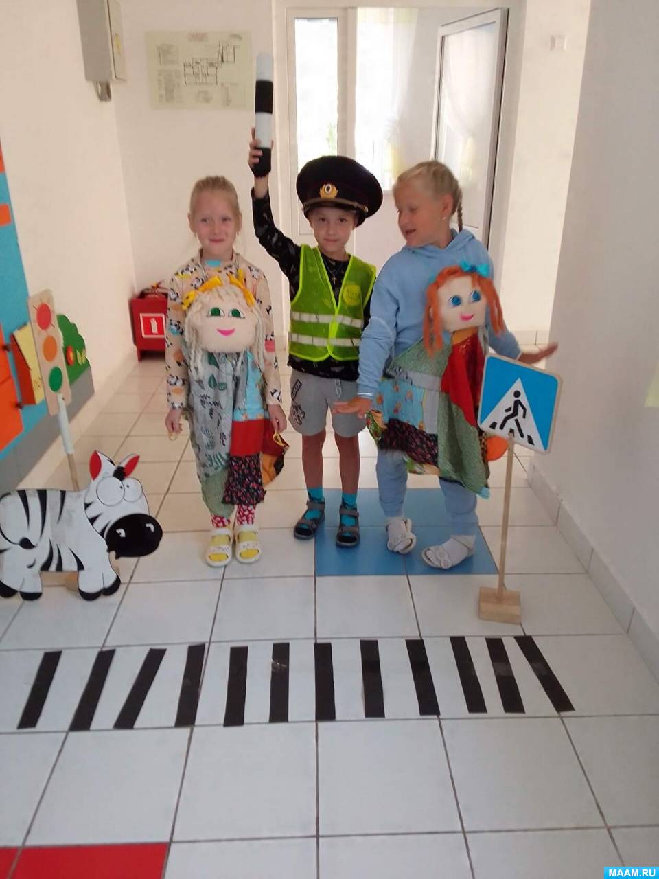 Игра-тренинг «Как Машу и Дашу учили ПДД пешеходов» с использованием ...