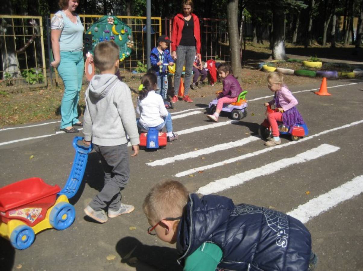 Смотреть фотографию №18 Фото №18 Воробышки и автомобили средняя группа