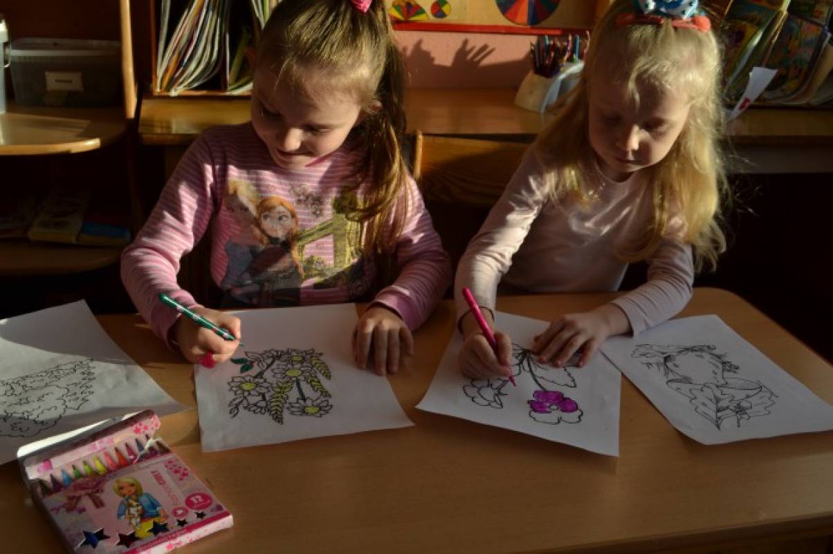 Полезное занятие на прогулке в лесу