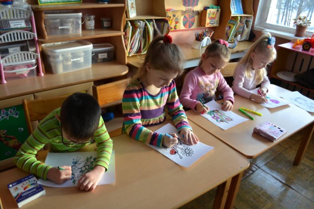 Полезное занятие на прогулке в лесу