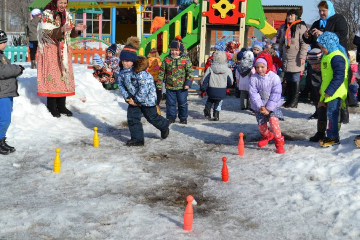 масленица развлечение в детском саду. конкурсы на масленицу на улице для детей. масленица для детей садика. масленица в детском саду на улице. масленицамв детском саду.