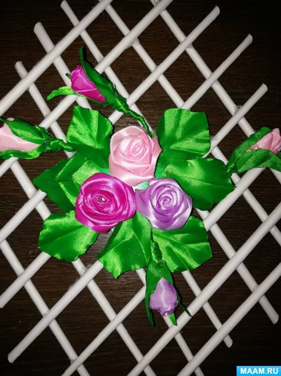 Мастер-класс изготовления панно «Розовая нежность» из атласных лент в технике канзаши и бумажных трубочек ко Дню розы на МAAM