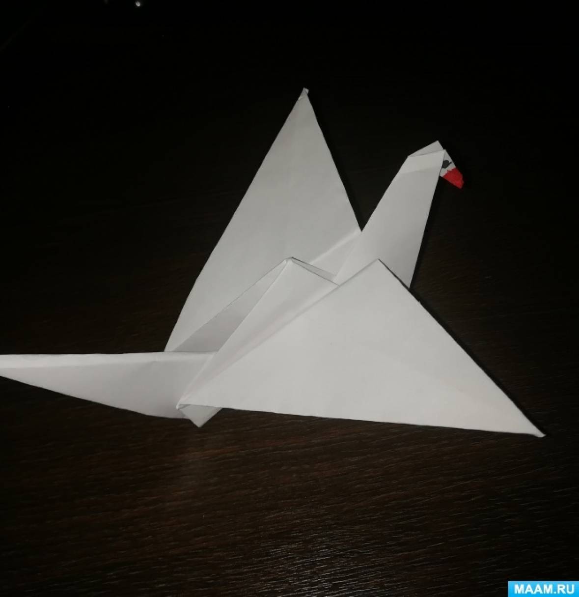 Мастер-класс по изготовлению журавлика из бумаги в технике «оригами» ко «Дню белых журавлей»