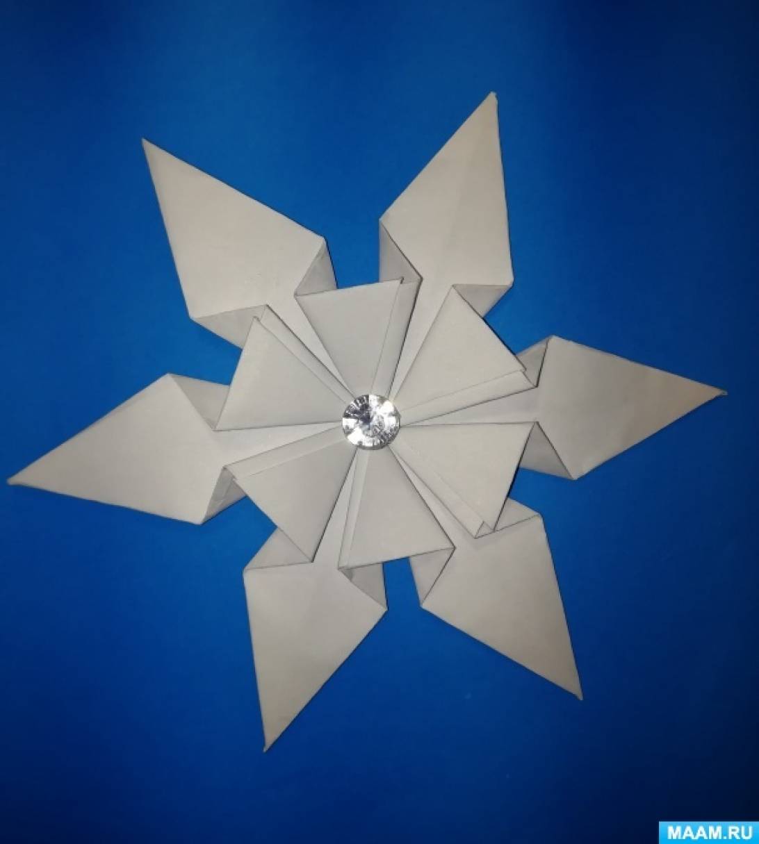 Мастер-класс «Снежинка» из бумаги с использованием техники «оригами» ко «Дню снежинки на МAAM»