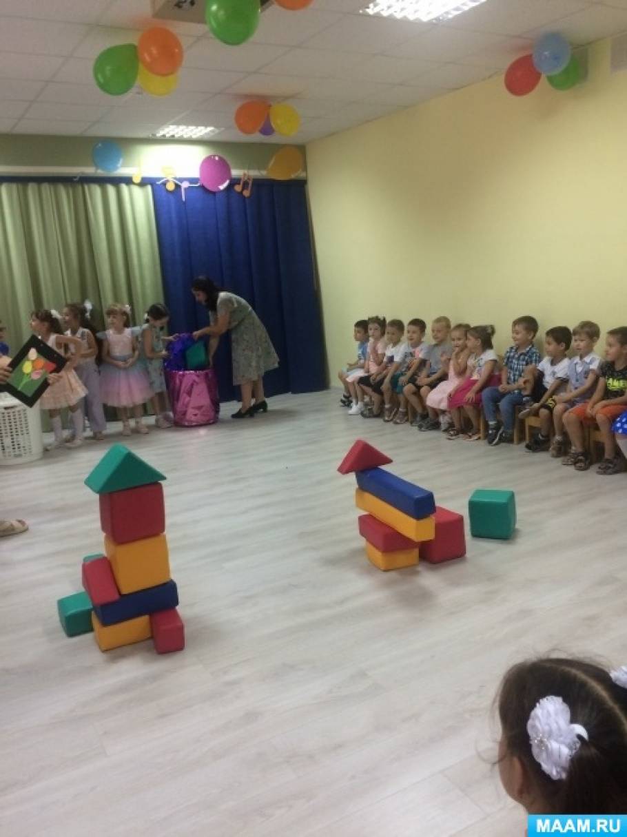 Смотреть фотографию №1 Фото №1 Под музыку дети занимают свои места