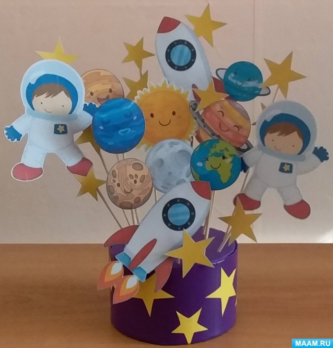 Публикация «Детские поделки на День космонавтики своими руками» размещена в разделах