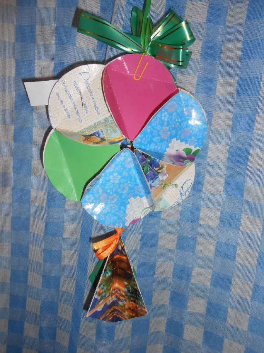 Красивые ёлочные игрушки из старых поздравительных открыток