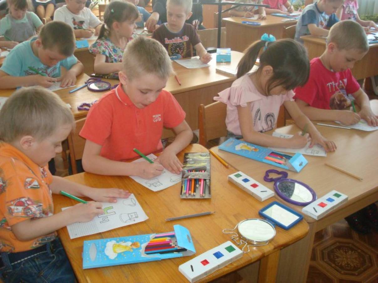 фронтальные занятия в логопедической группе. что такое фронтальные занятия в детском саду. фронтальные занятия логопеда в детском саду. фронтальные логопедические занятия для детей с онр. дети с общим недоразвитием речи на занятии.