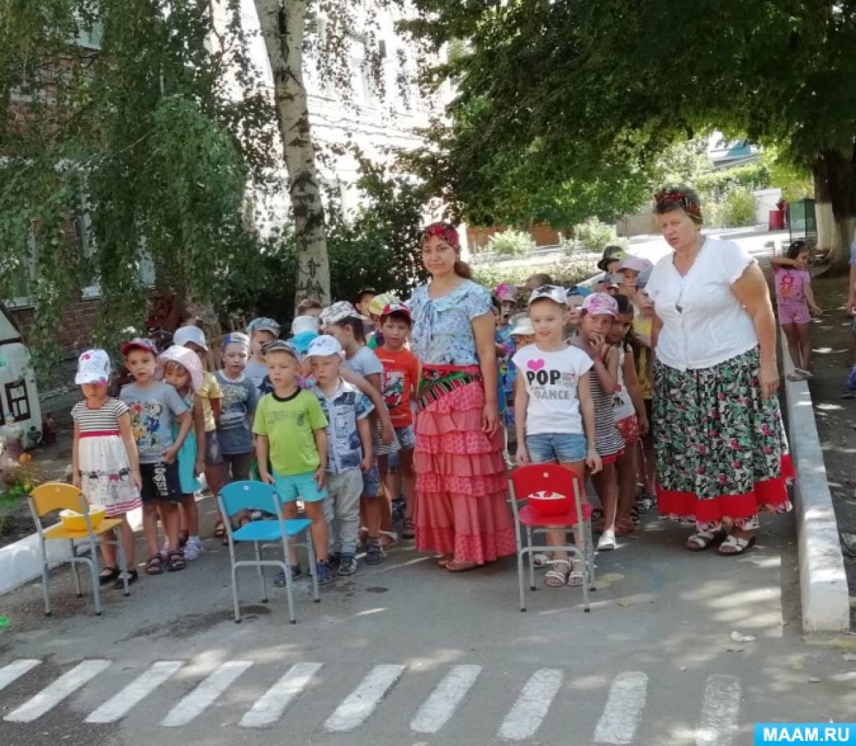 украшение зала на яблочный спас в детском саду. Смотреть фото украшение зала на яблочный спас в детском саду. Смотреть картинку украшение зала на яблочный спас в детском саду. Картинка про украшение зала на яблочный спас в детском саду. Фото украшение зала на яблочный спас в детском саду