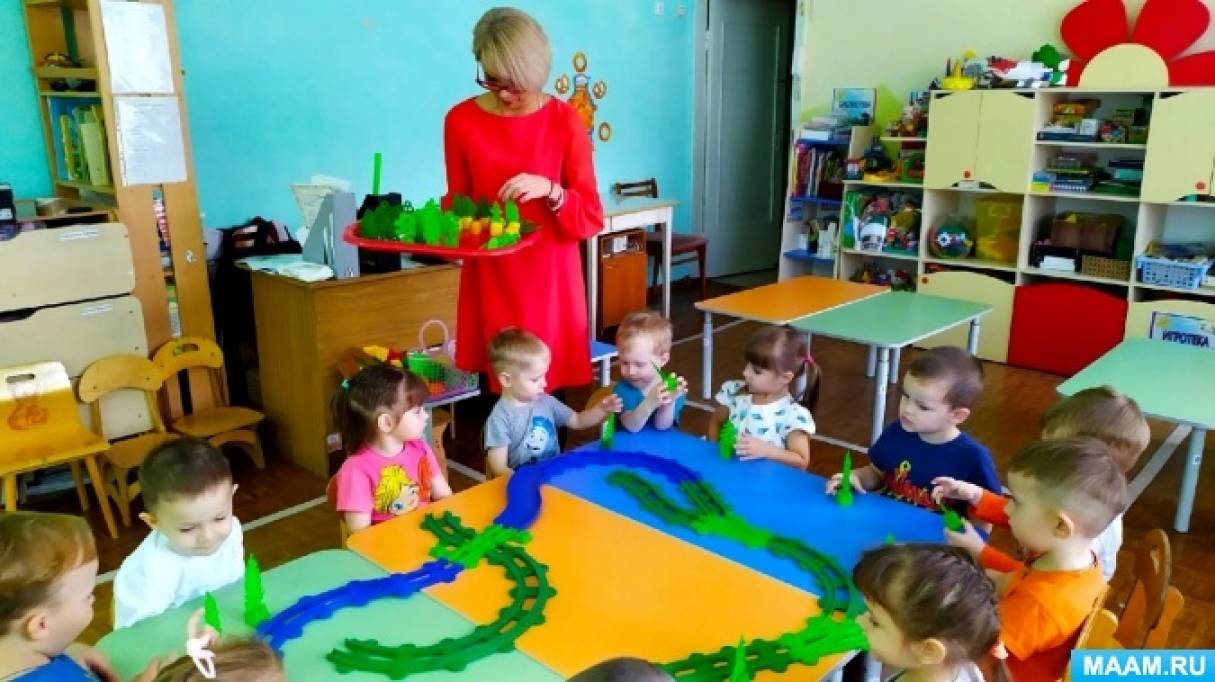 Занятие по легоконструированию с детьми младшего дошкольного возраста - фото