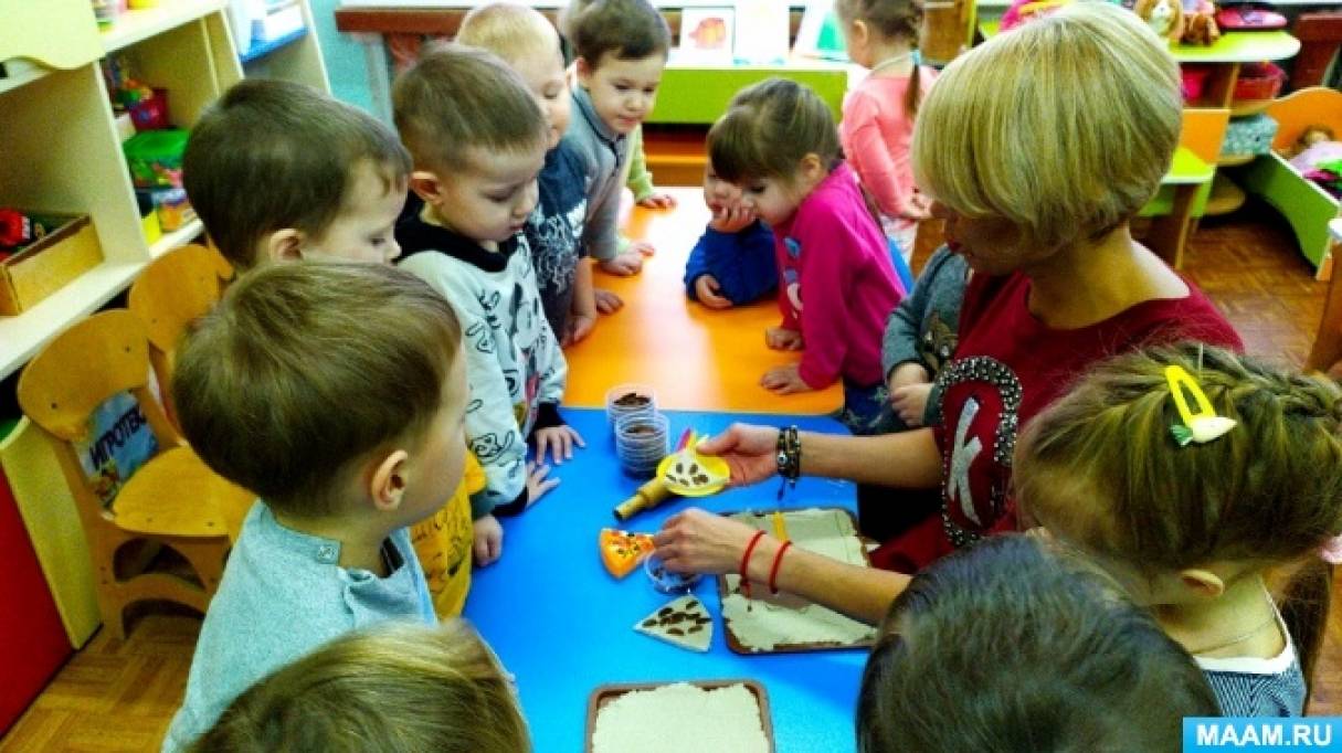 Занятие-игра с кинетическим песком «Песочное печенье» с детьми младшего дошкольного возраста Фото Занятие-игра с кинетическим песком «Песочное печенье» с детьми младшего дошкольного возраста