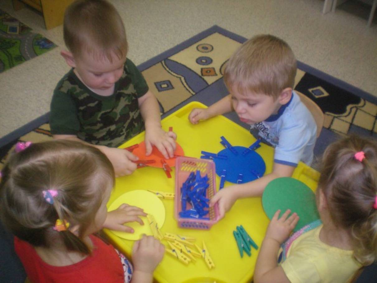 Открытое занятие в ясельной группе 2 3. Сенсорика для детей. Сенсорика для детей раннего возраста в детском саду. Сенсорные игры для дошкольников. Занятие в ясельной группе.