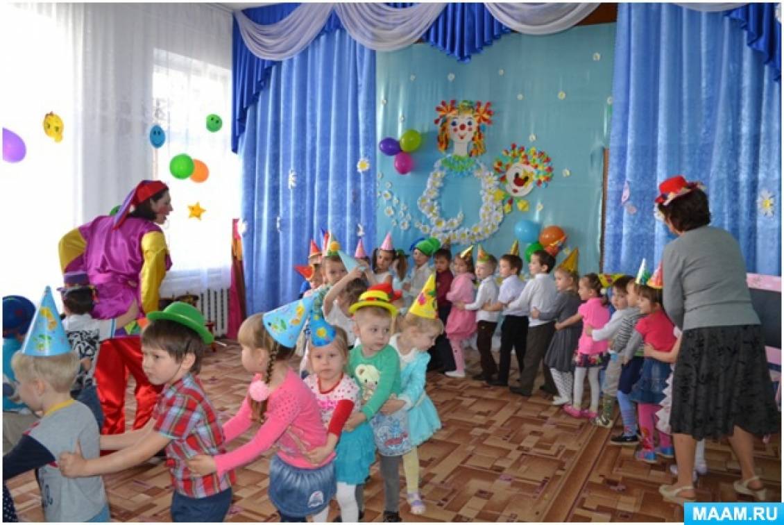 Праздник «Веселый клоун» для средней и младшей групп. Фото Праздник «Веселый клоун» для средней и младшей групп.