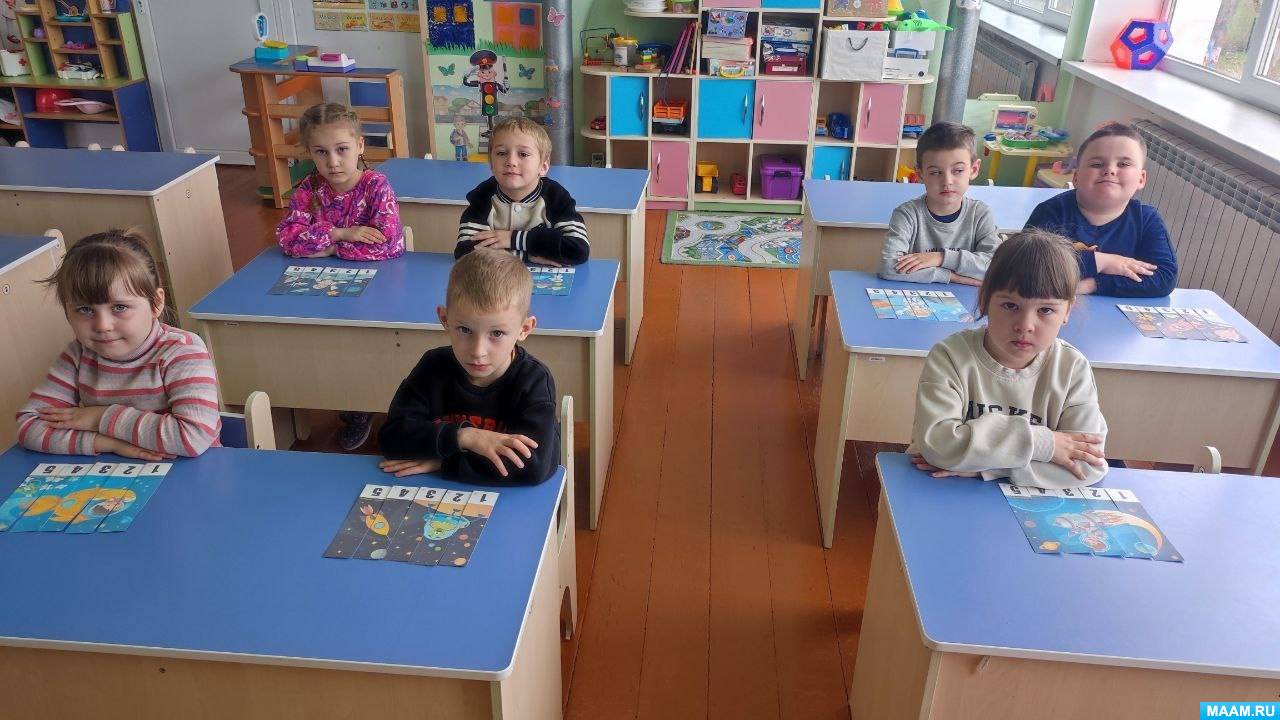 Смотреть фотографию №2 Фото №2 Именно в эту дату в году советский лё тчик космонавт Юрий Гагарин впервые в мире совершил орбитальный облёт Земли на космическом корабле Восток