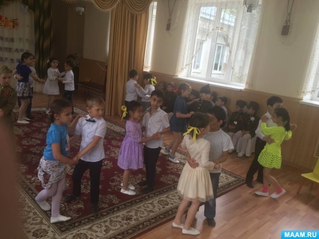 Шло детство поспела клубника автор стихотворения. detsad 373844 1557663530. Шло детство поспела клубника автор стихотворения фото. Шло детство поспела клубника автор стихотворения-detsad 373844 1557663530. картинка Шло детство поспела клубника автор стихотворения. картинка detsad 373844 1557663530. Константин Симонов писал: «О минувшей войне необходимо знать всё. Надо знать и с какой безмерной душевной тяжестью были связаны для нас дни отступлений и поражений. Надо знать и о том, каких жертв нам стоила война, какие разрушения она принесла, оставив раны и в душах людей, и на теле земли».