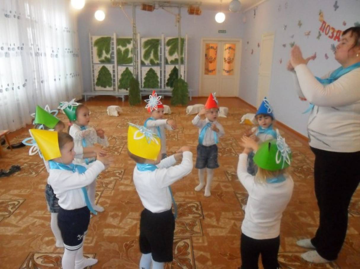 Развлечение в детском саду средняя группа. Сюжетные физкультурные занятия в детском саду. Физкультурные занятия в ДОУ. Развлечения в младшей группе. Развлечение для детей в детском саду.