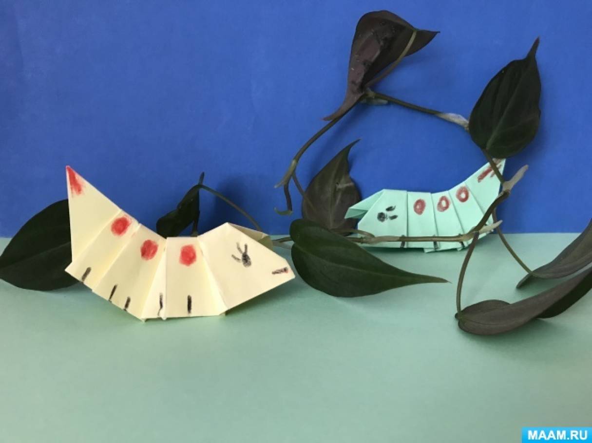 Поделка для детей «Гусеница» в технике «оригами» из цветной бумаги