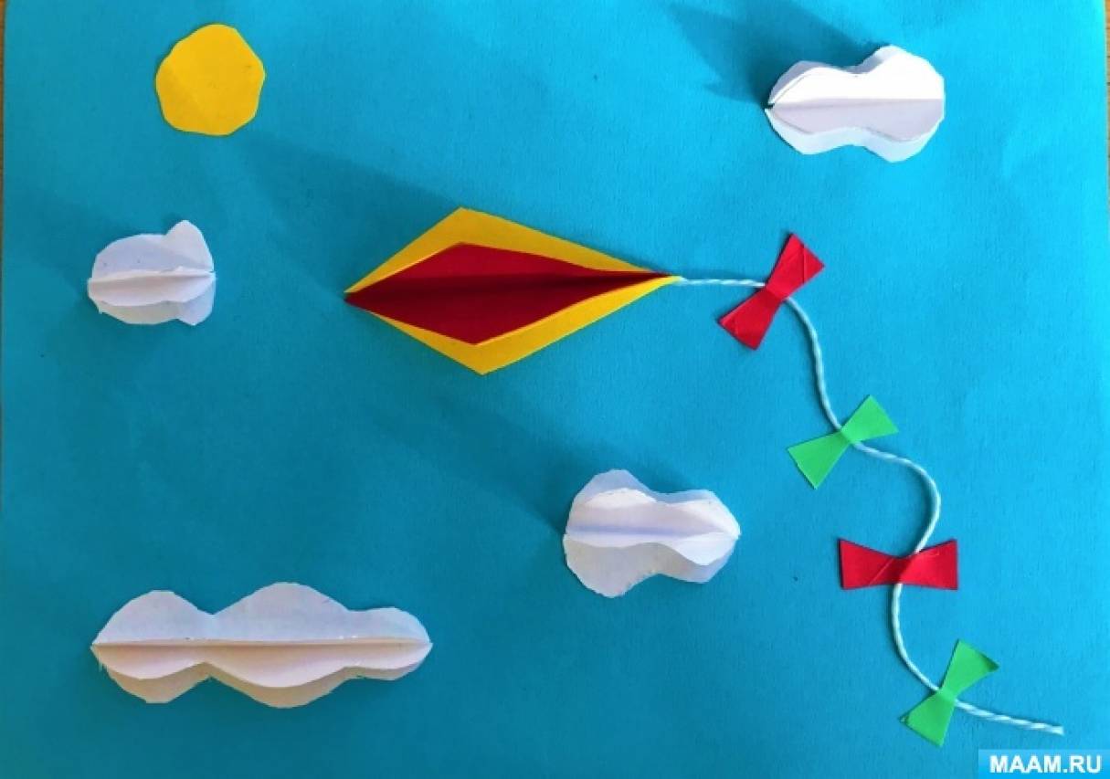 Объемная аппликация из цветной бумаги «Воздушный змей» с детьми дошкольного возраста
