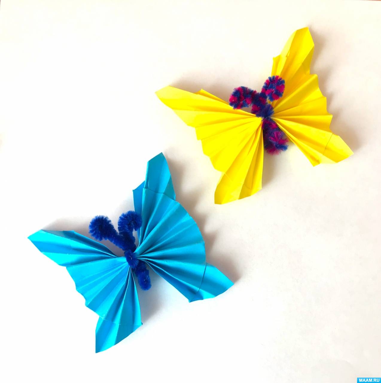 Мастер-класс по созданию поделки из бумаги, сложенной гармошкой, и синельной проволоки «Бабочка» для старших дошкольников