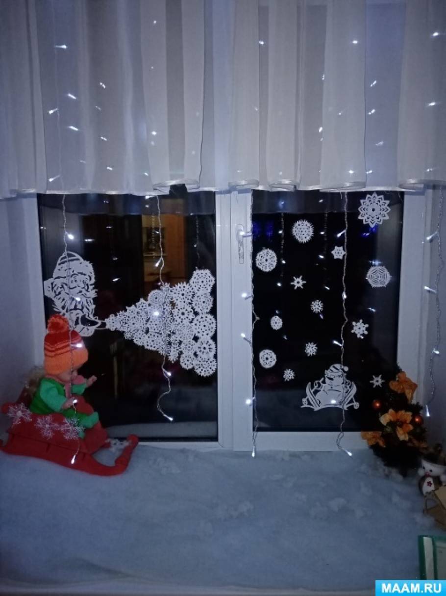 Новогодние окна в детском саду. Вытынанки