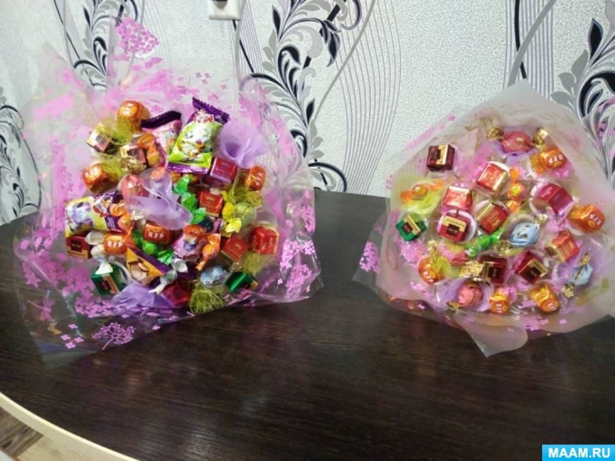 Красивые недорогие букеты из игрушек и конфет от производителя в Москве!