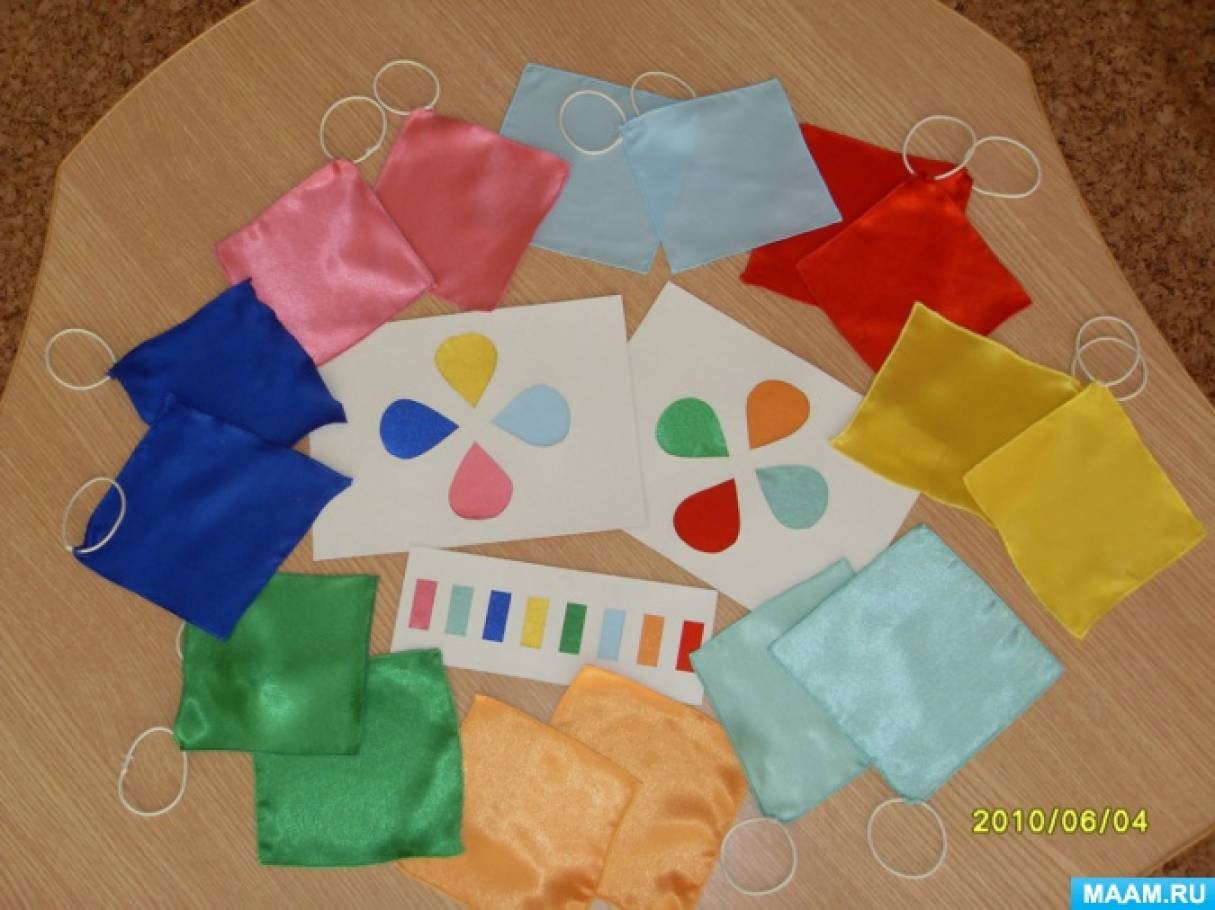 Музыкальная игра платок. Цветные платочки для детского сада. Игрушка для детей платочек. Платочки для физкультуры в детском саду. Игра платочек.