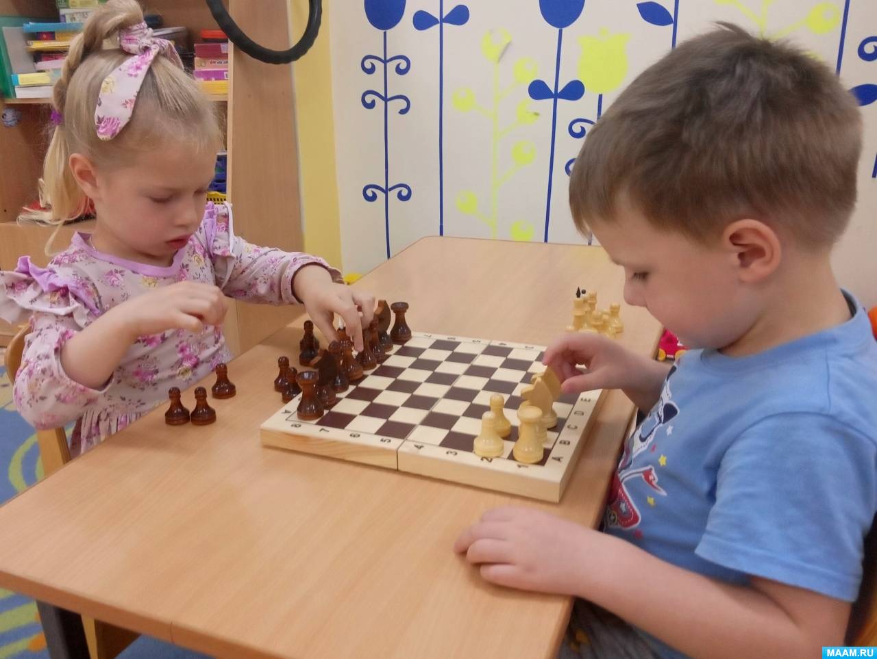 Конспект занятия по обучению игре в шахматы в старшей группе «Царица Чутаранга»