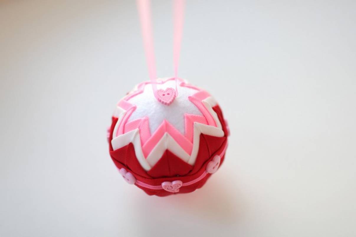 Мастер-класс по созданию декоративного шара ко Дню всех влюбленных в технике «Артишок»