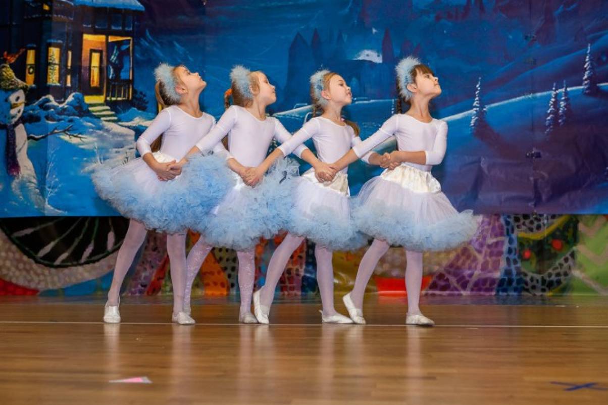 Танец Маленьких Лебедей Голыми Балеринами Японии