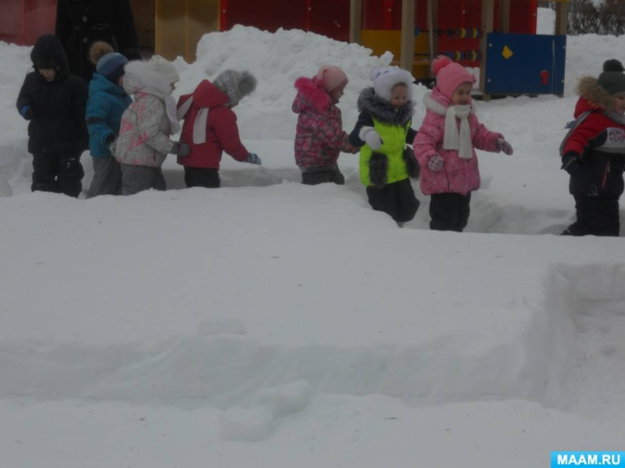 Подвижная игра подготовительная группа зима. Игра со снежками в младшей группе. Зимние подвижные игры в детском саду. Подвижные игры в младшей группе на улице со снегом. Зимняя подвижная игра для улицы подготовительная группа.