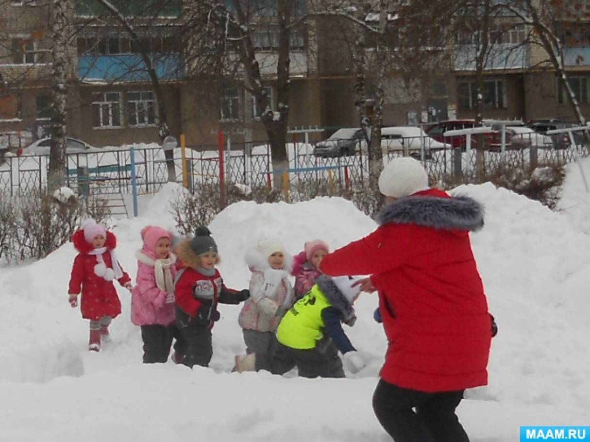 Зимняя игра в группе. Игры со снегом в детском саду на прогулке. Зимняя подвижная игра для улицы. Дети играют в подвижные игры зимой. Игры зимой на прогулке.
