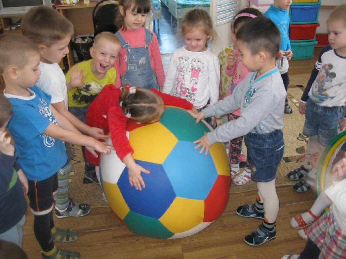 Мой веселый звонкий мяч младшая группа. Мячи для младшей группы. День мяча в детском саду. Проект такие разные мячи в детском саду. День мяча в детском саду младшая группа.