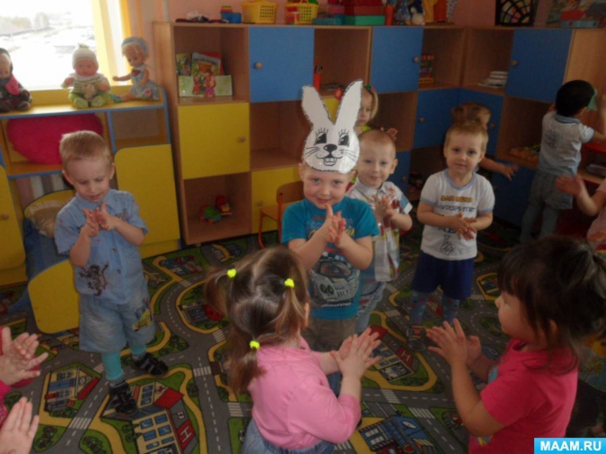 Фотоотчет в первой младшей группе. Подвижные игры в детском саду. Игры в ДОУ младшая группа. 1 Младшая группа. Фотоотчёт в детском саду младшая группа.