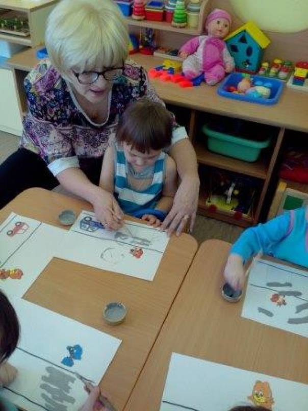 Конспект занятия художественно-эстетического цикла в первой младшей группе «Пешеходный переход» Фото Конспект занятия художественно-эстетического цикла в первой младшей группе «Пешеходный переход»